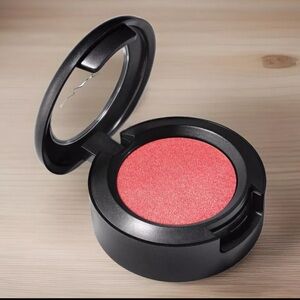 MAC COSMETICS FREE TO BE Eyeshadow RETIRED RARE Matte .05oz Full Size Eye Shadow